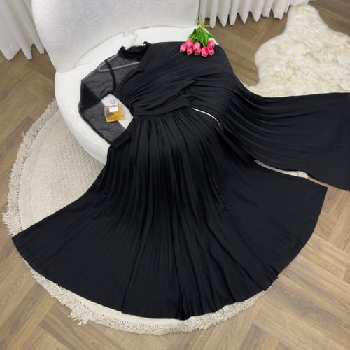 فستان ساتر اسود بخامة التل والشيفون