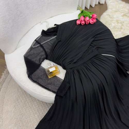 فستان ساتر اسود بخامة التل والشيفون