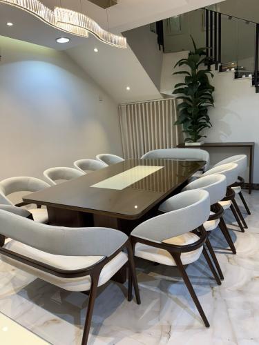 طاولات طعام