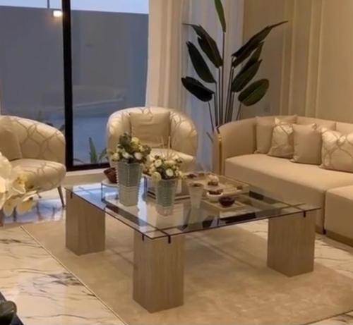 طاوله بديل الرخام مع ٤خدمه