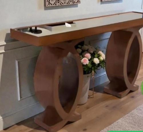 كونسول خشبي فاخر