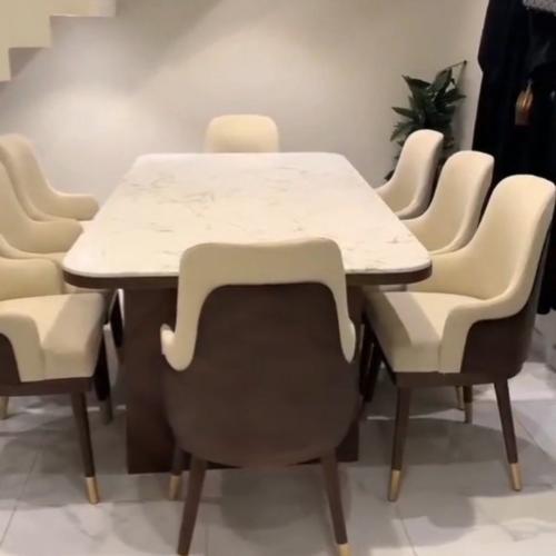 طاولات طعام مع ٨كرسي