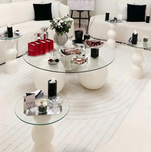 طاوله و٤خدمه