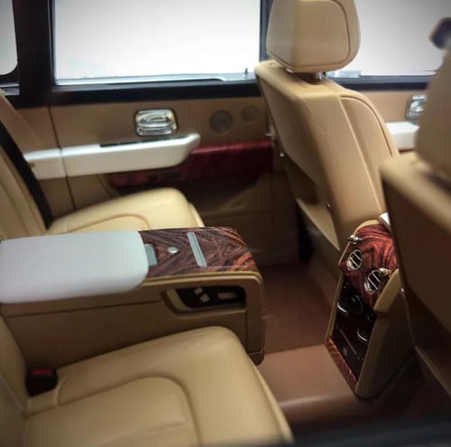 HH Model 1:18 Rolls-Royce Cullinan Champagne Resin...