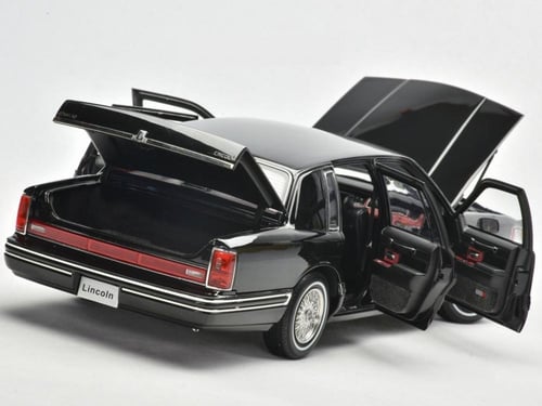 Xiaoguang Lincoln Town Car 1:18 Black