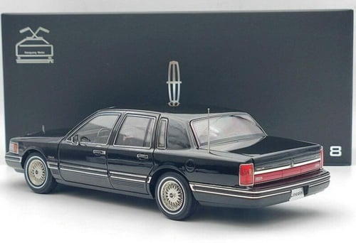 Xiaoguang Lincoln Town Car 1:18 Black