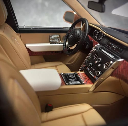 HH Model 1:18 Rolls-Royce Cullinan Champagne Resin...