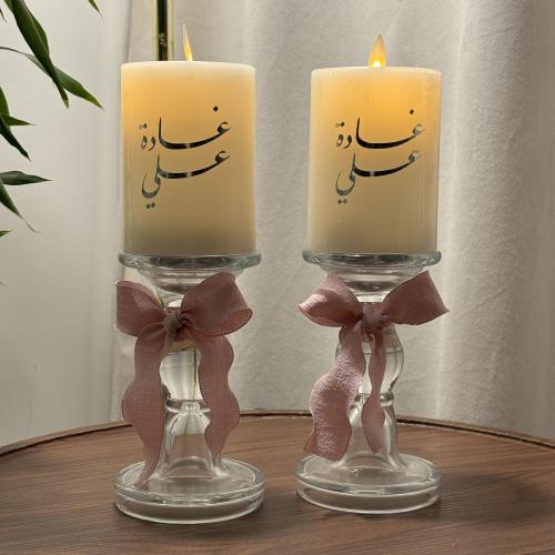 شمعة مع شمعدان