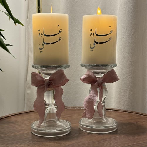 شمعة مع شمعدان