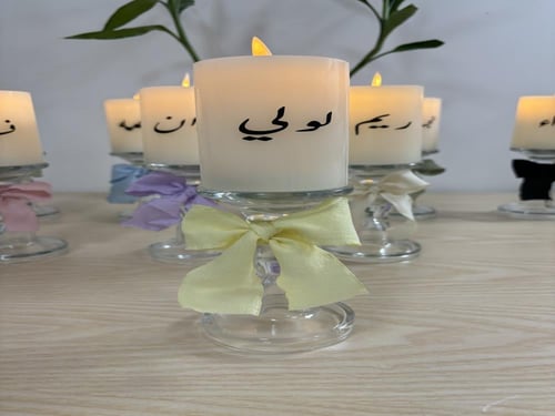 شمعة مع شمعدان