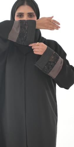 عباية اسود تطريز الاكمام