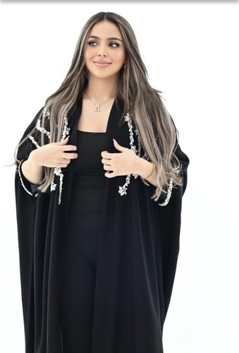 عباية اسود ندف كريستال موزع من الاكتاف