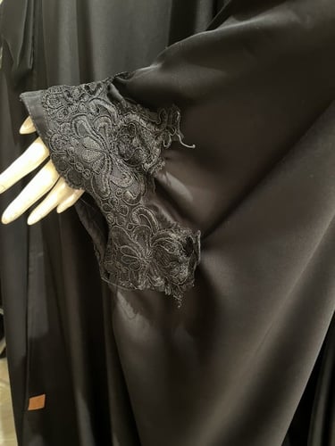 عبايه العروس لون اسود الجوري