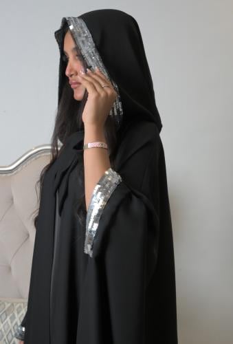 عباية العروس تبرق وترعد