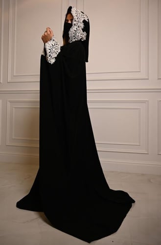 عبايه عروس اسود تطريز فاتح