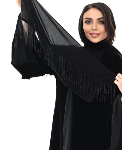 عباية مخمل تطرز اسود بالذراع