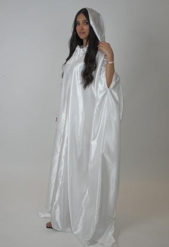 عباية عروس مع تطريز الاسم