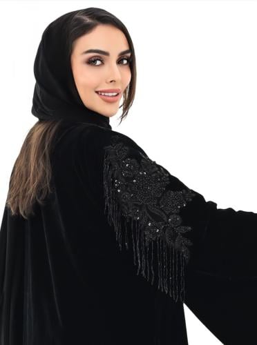 عباية مخمل تطرز اسود بالذراع