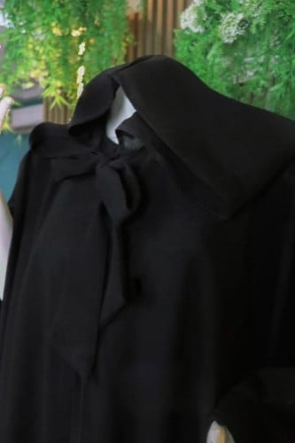 عباية عروس سوداء بغطاء الرأس ساده