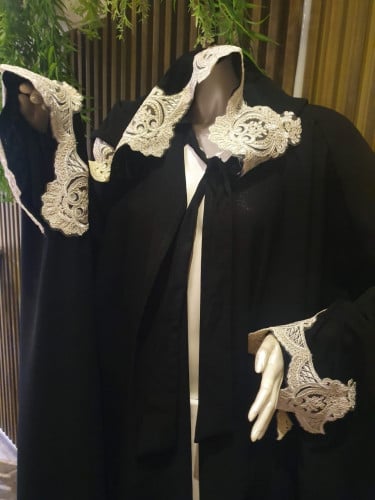 عبايه عروس سوداء تطريز ذهبي