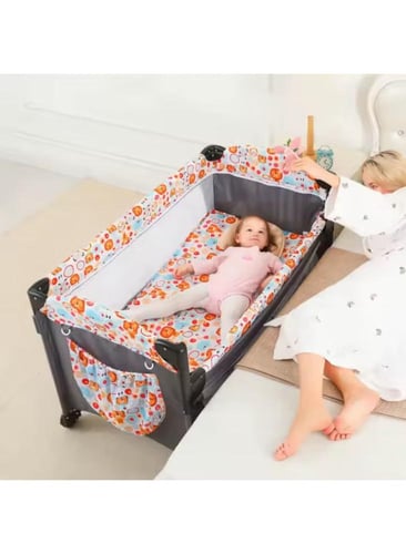 سرير اطفال قابل للطي مع مساحة تخزين سفلية عملية