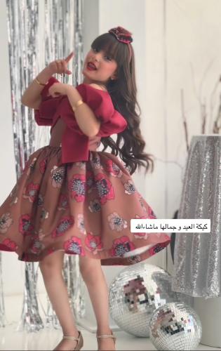 فستان "رونق المخمل والزهور