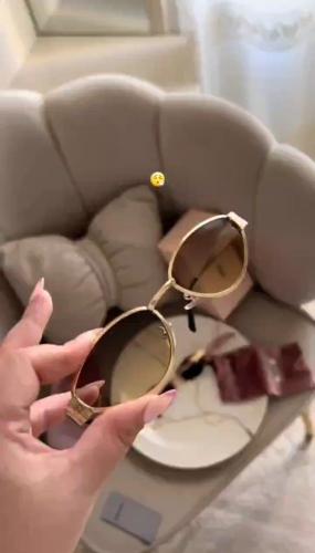 نظارة Gucci الذهبية