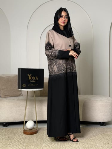 عباية بليزر لونين (بيج وأسود) مزينة بالدانتيل الفر...