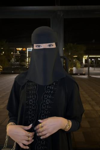 عباية "ورد" – دبل كلوش بتطريز طولي وأكمام استرتش -...