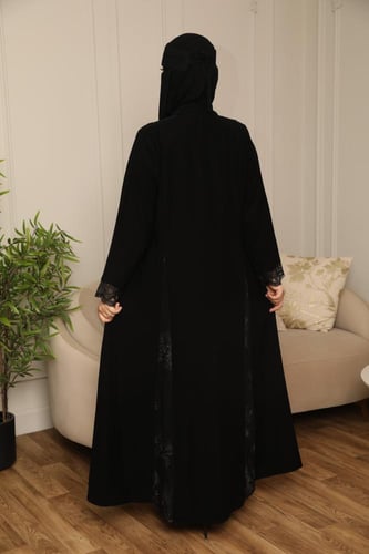 عباية نص كلوش سوداء فاخرة مزينة بالدانتيل الفرنسي...