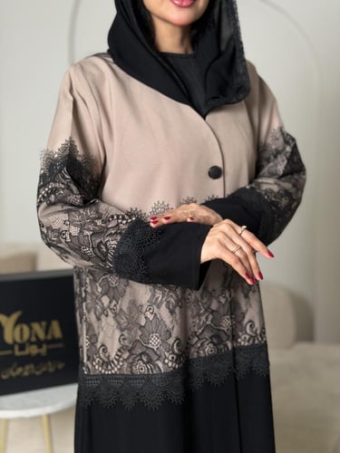 عباية بليزر لونين (بيج وأسود) مزينة بالدانتيل الفر...