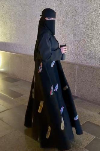 عباية دبل كلوش سوداء بتطريز كمبيوتر وتداخل كتان فا...