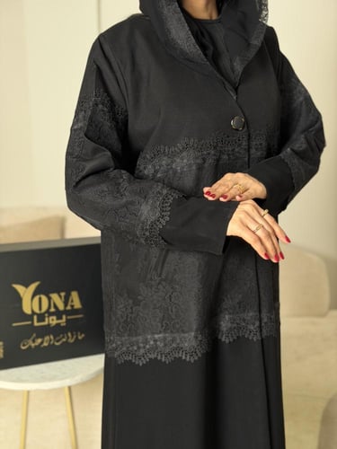 عباية بليزر لون أسود مزينة بالدانتيل الفرنسي الفاخ...
