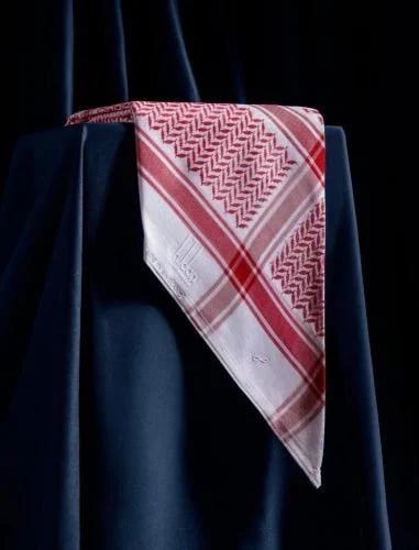 شماغ هيلدون HILDON 2026 احمر كلاسك الشيوخ فاتح