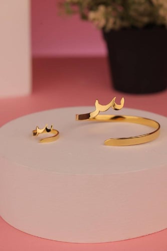 اسواره مع الخاتم ذهبي