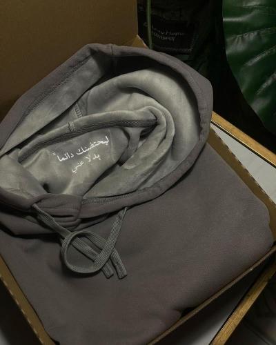 بلوفر ليحتظنك دائما بدلاً عني