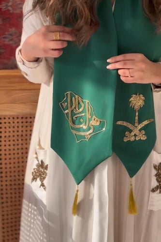 وشاح تطريز و شك كريستال حسب الطلب