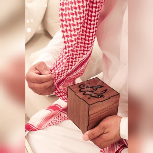 مبخرة بالاسم مع صينيه خشبي