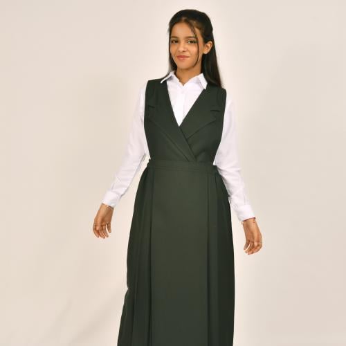 مريول اخضر زيتي بياقة بليزر وزم من الجانبين