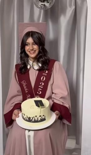 عبايه تخرج2025