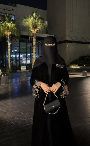 عباية بليزر مع دانتيل فرنسي