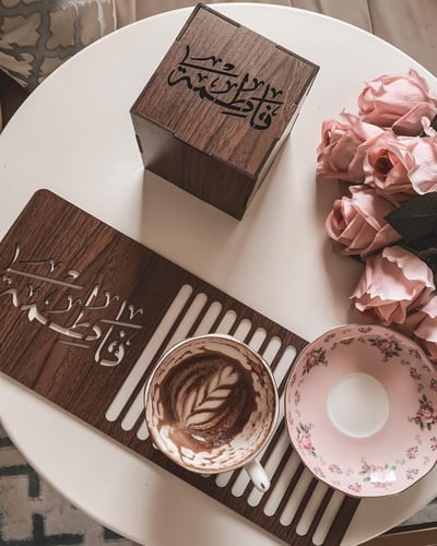 مبخرة بالاسم مع صينيه خشبي