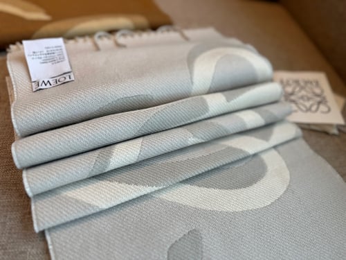 Scarf Loewe