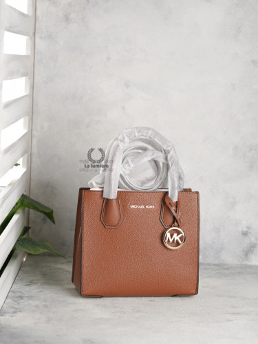 شنطة michael kors