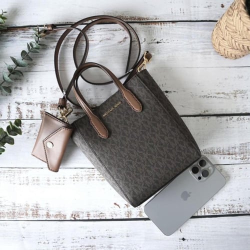 شنطة michael kors