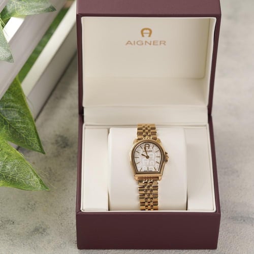 ساعة aigner