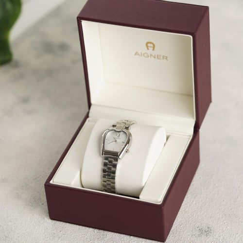 ساعة aigner