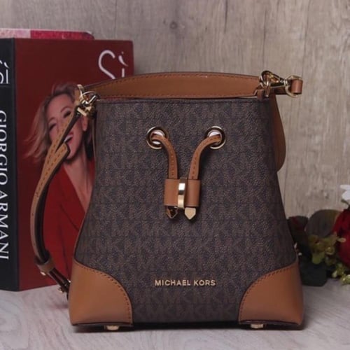 شنطة michael kors