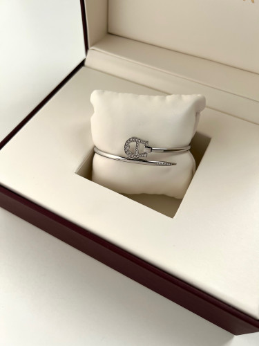 اسوارة aigner