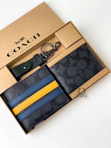 محفظة + حامل بطاقات وميدالية coach